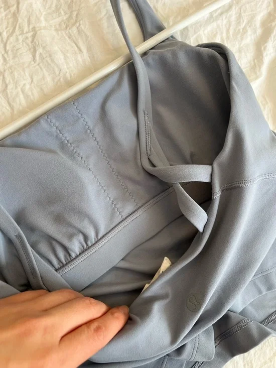 Lululemon blue tank size 4 - Picture 5 of 5